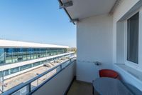 Zimmer mit einem Balkon ausgerichtet des Hotel Garni an der Stadthalle in Rostock an der sch&ouml;nen Ostsee